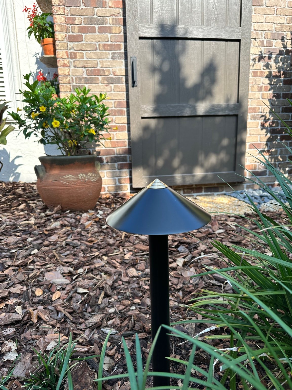 Modern walkway and garden landscape lighting